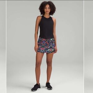 Lululemon Hotty Hot High-Rise Skirt in Flowerscope Black Multi / Black